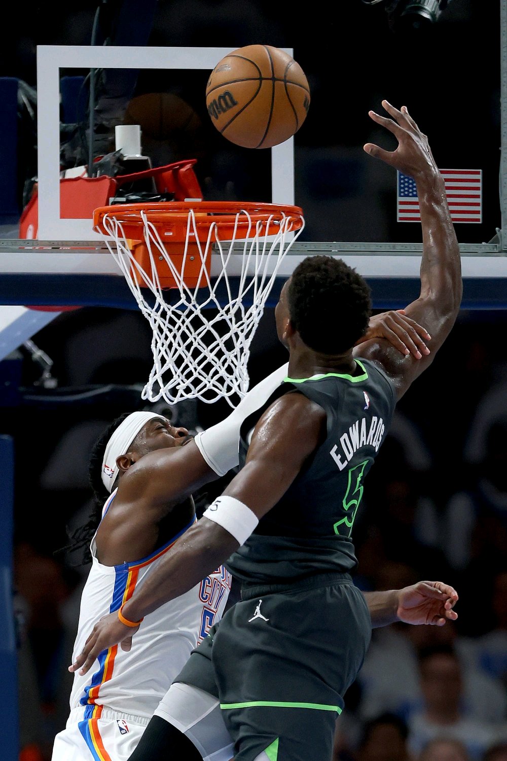 米兰体育关于加时末段NBA总决赛焦点战；巴塞罗那绝杀压哨；气氛紧张；阵容厚度经受考验的信息