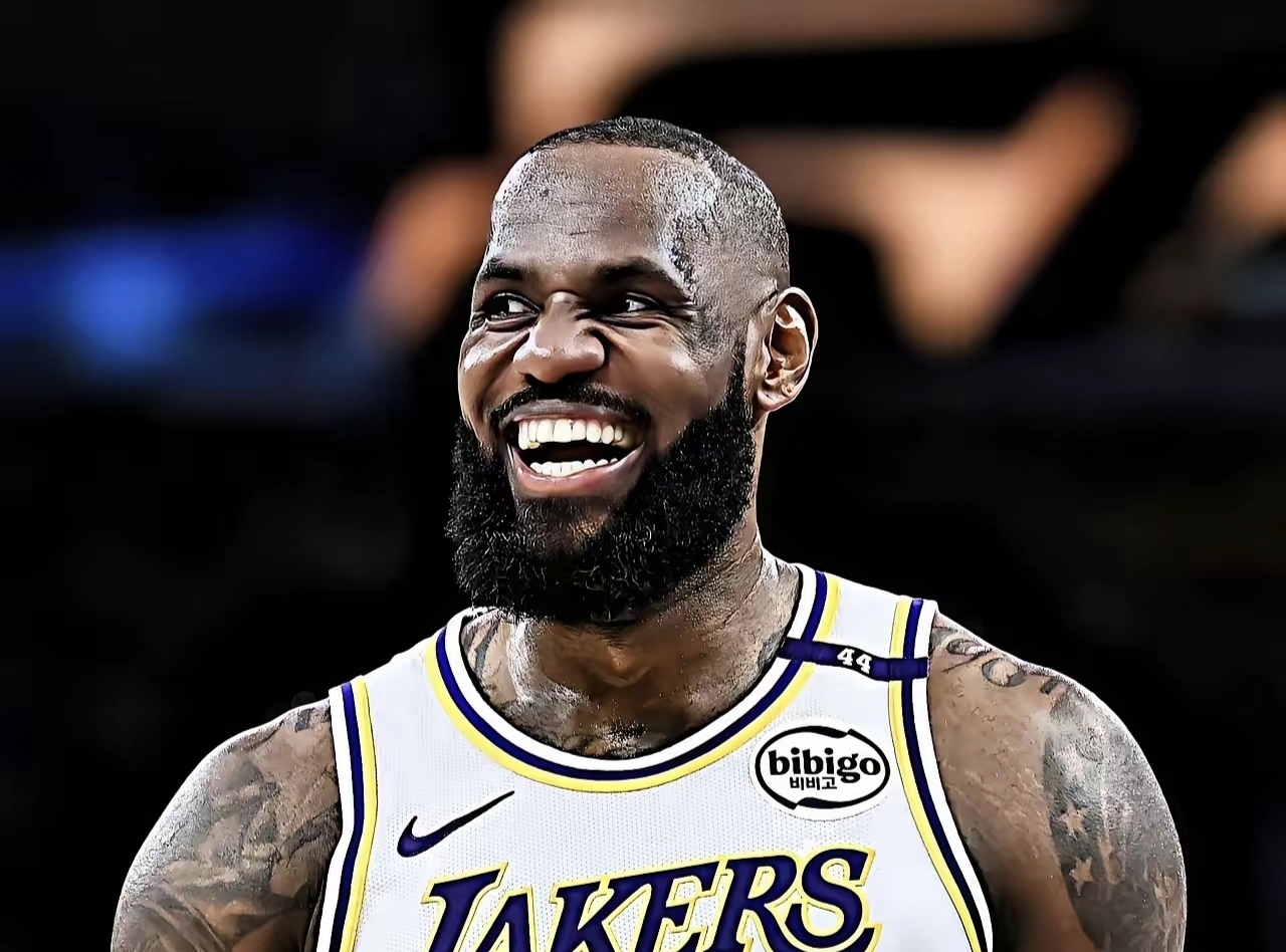 米兰体育官网詹姆斯在湖人比赛中突破纪录洛杉矶快船冲刺阶段更衣室发声，切尔西清晨防线松动直接炸裂的简单介绍