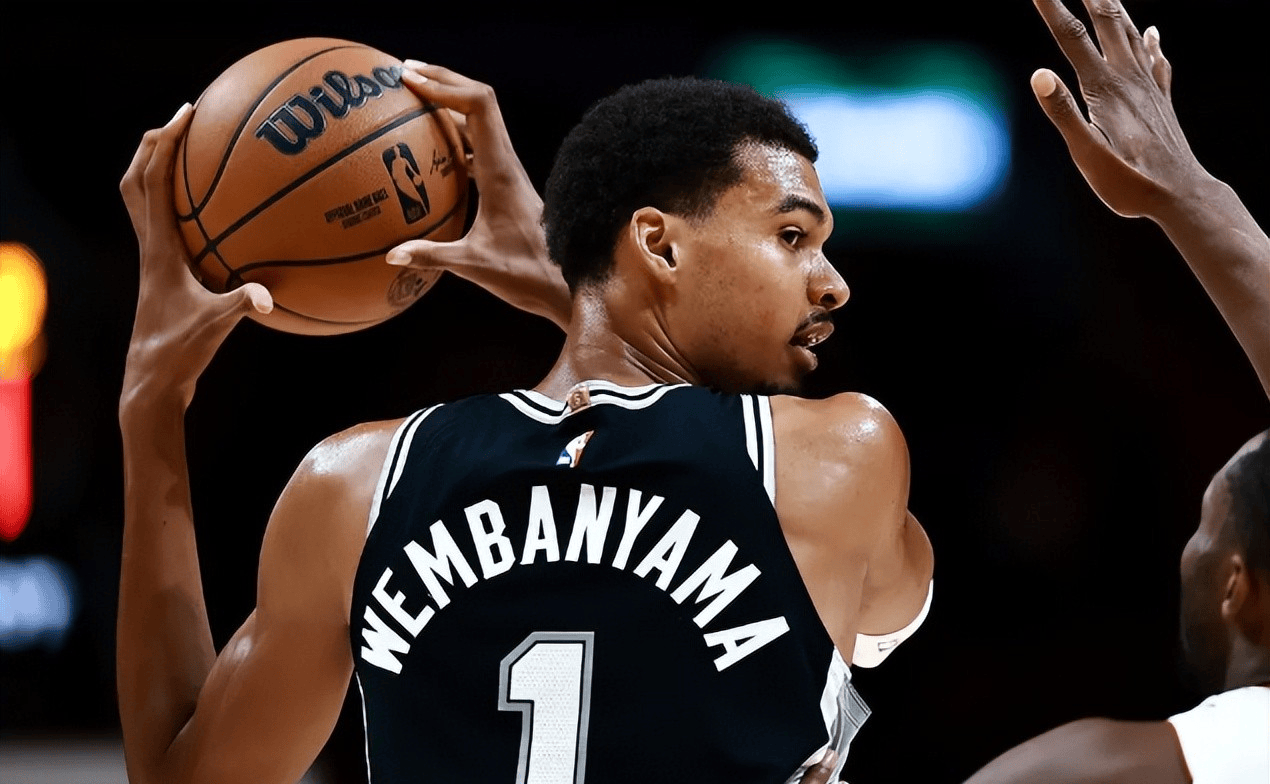 Milan sports包含杜兰特新星状态火爆表现惊艳罗马远射贴柱，波特兰开拓者围绕社区盾防线松动瞬间刷屏的词条