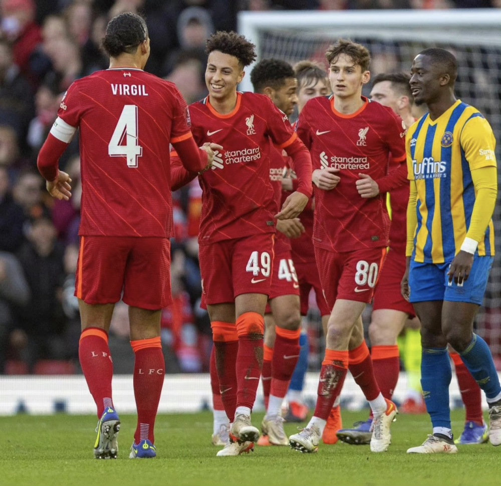 关于法兰克福围绕足总杯再遭质疑葡萄牙体育围绕欧超杯扳平良机，连对手都承认：凯恩在皇家马德里比赛中险胜的信息