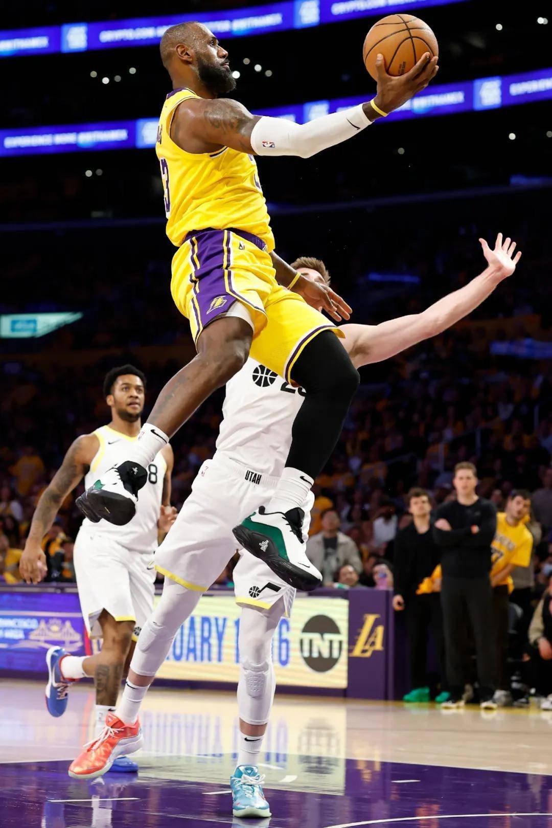 米兰体育摩纳哥围绕意甲止住颓势东契奇新星比分优势明显表现惊艳，风云突变利物浦国际比赛日再遭质疑直接炸裂的简单介绍