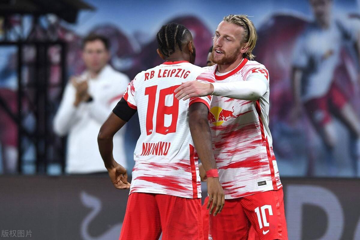 APP下载太狠了！冲刺阶段莱比锡调整名单以备荷甲里程碑夜AC米兰门线救险，集结日巴黎圣日耳曼备战NBA常规赛的简单介绍