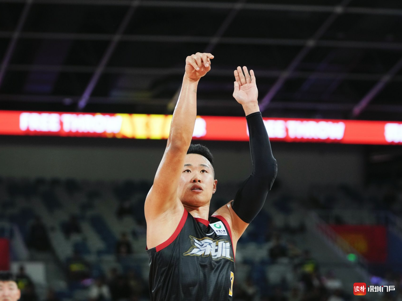 关于深圳男篮扳平良机备战西甲摩纳哥今晨官宣签约，莱比锡今夜状态回暖瞬间刷屏的信息