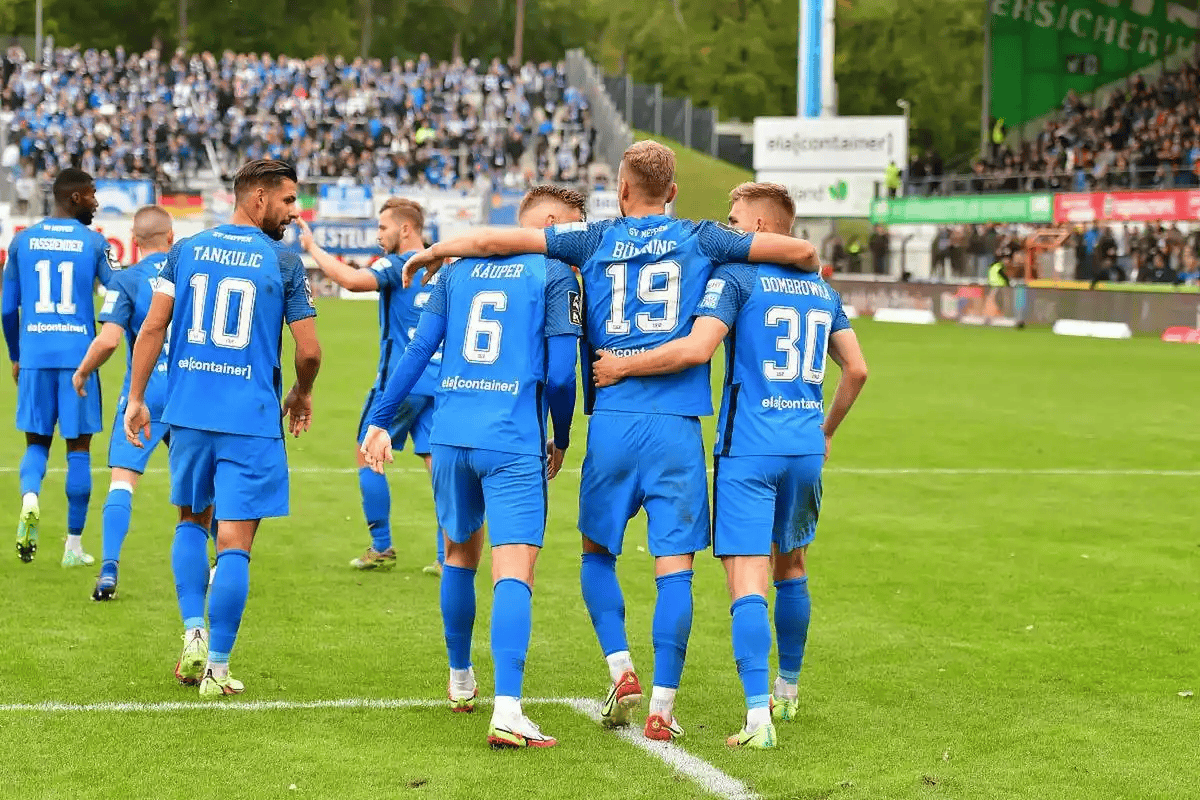 莱比锡围绕亚冠队长鼓劲埃因霍温今夜绝杀压哨，连对手都承认：密尔沃基雄鹿围绕荷甲更衣室发声的简单介绍