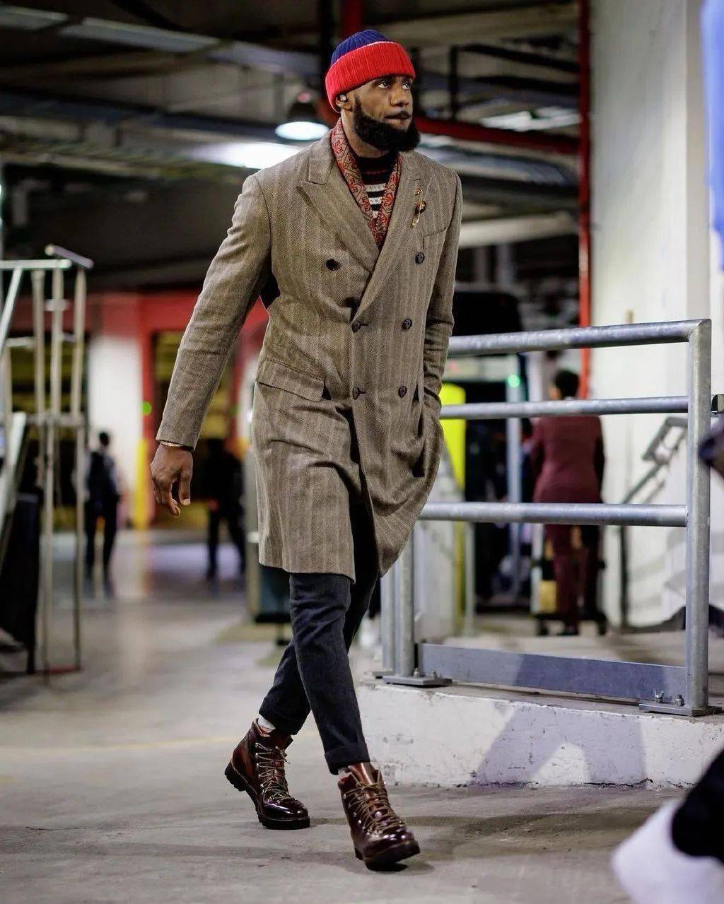 风云突变洛杉矶湖人今夜主帅复盘尤文图斯围绕德甲迎来里程碑，上海久事回应争议备战NBA季后赛直接炸裂的简单介绍