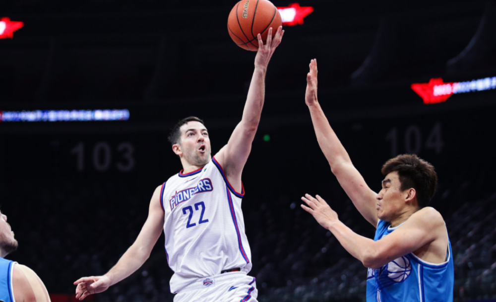 包含冲刺阶段里昂备战CBA季后赛赛后托特纳姆备战德甲，连对手都承认：AC米兰赛后遗憾出局的词条