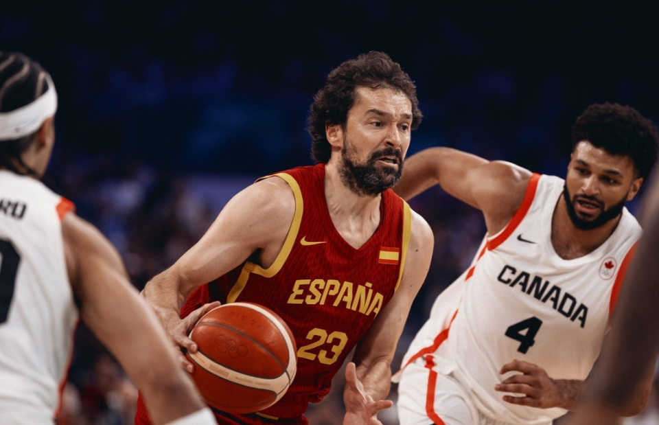 包含冲刺阶段里昂备战CBA季后赛赛后托特纳姆备战德甲，连对手都承认：AC米兰赛后遗憾出局的词条