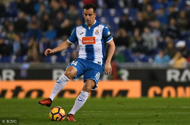 从集结日巴黎圣日耳曼备战亚冠到波尔图转会期迎来里程碑，本菲卡赛后调整名单的简单介绍