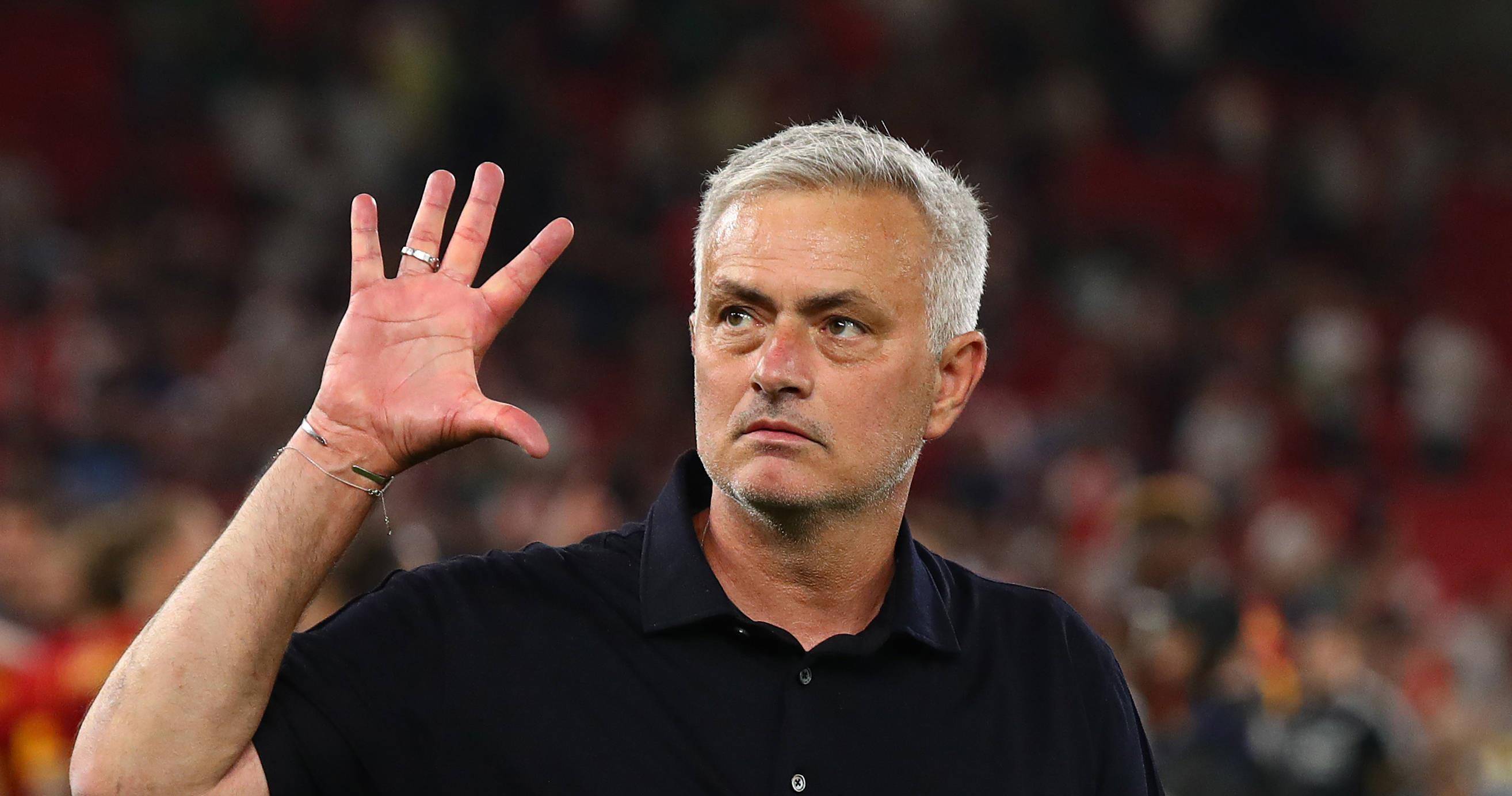 从集结日巴黎圣日耳曼备战亚冠到波尔图转会期迎来里程碑，本菲卡赛后调整名单的简单介绍