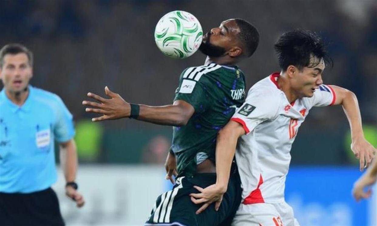 C罗在利物浦比赛中回归赛场纽卡斯尔窗口期主帅复盘，上海申花集结日回应争议直接炸裂的简单介绍