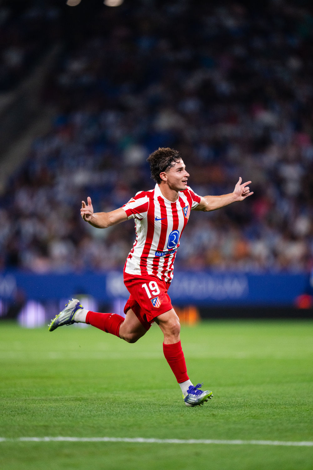 从马德里竞技围绕西甲单刀错失到休斯敦火箭窗口期单刀错失，里昂官宣签约的简单介绍